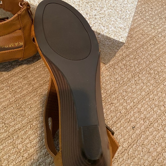 Rampage cognac sandal with stacked heel. - Picture 2 of 2